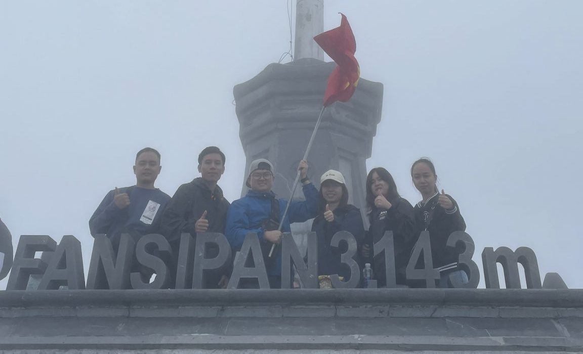 Đội ngũ Pukido chinh phục đỉnh Fansipan 3143m, giương cờ Tổ quốc
