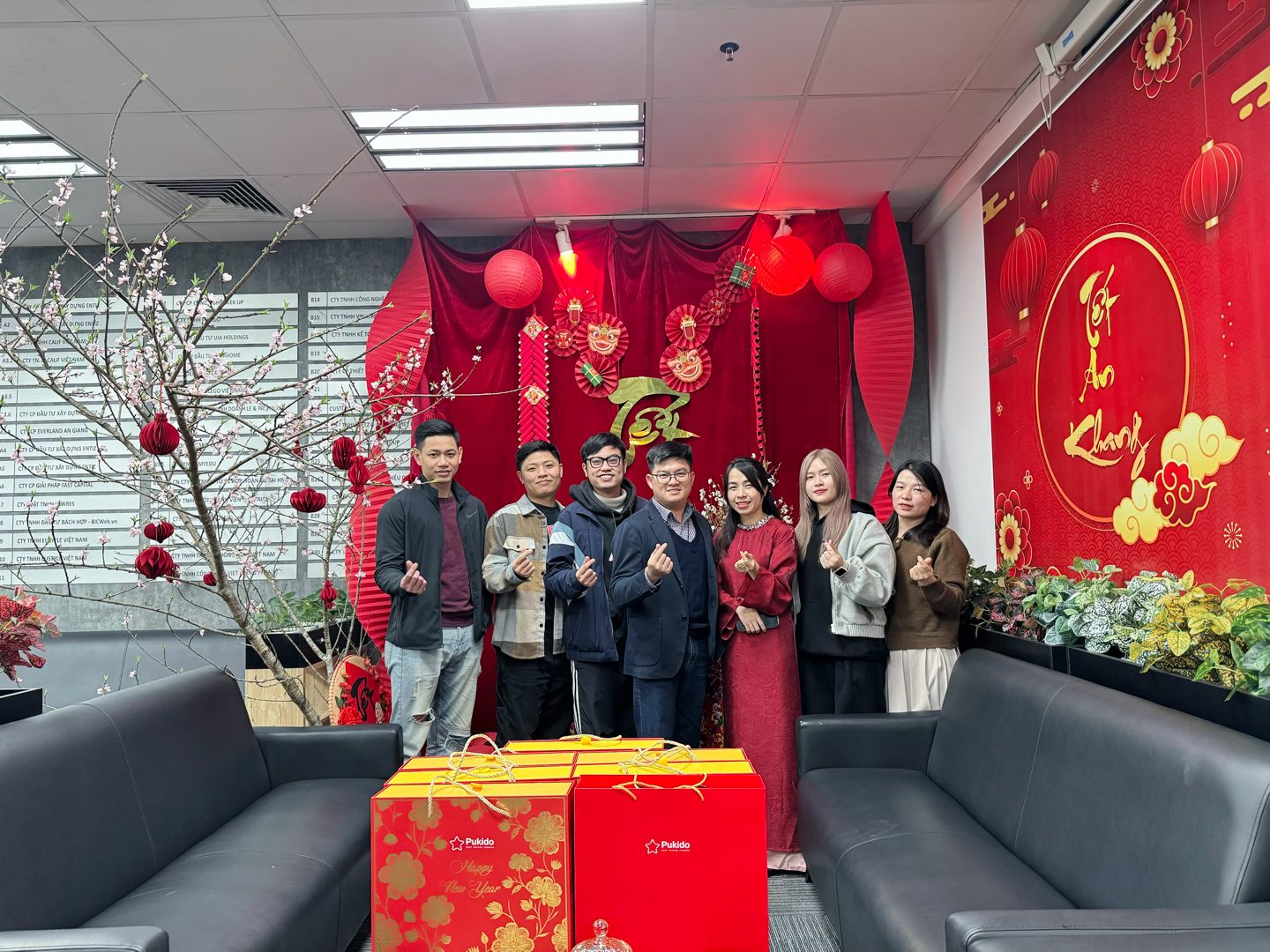 Đội ngũ Pukido chào Tết tại văn phòng